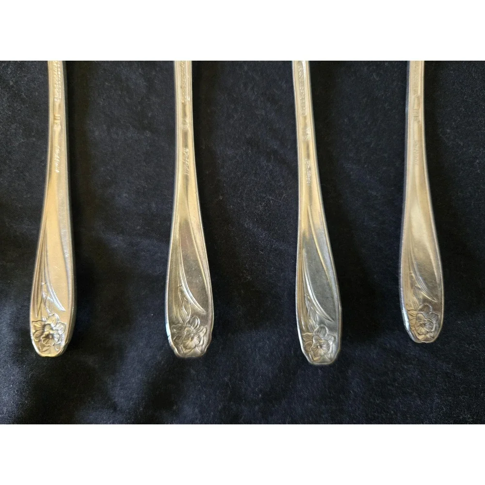 Vintage 1847 Rogers Bros IS Daffodil Set of 7 Teaspoons Flatware Silverware
